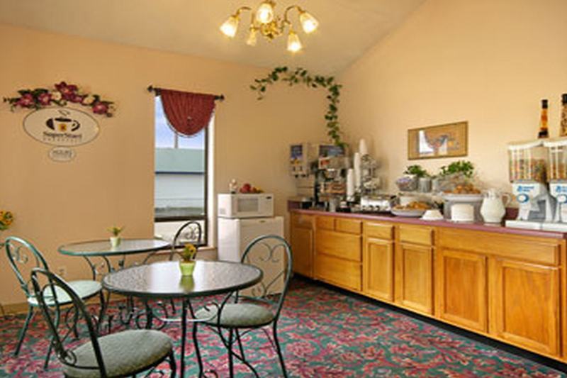 Super 8 By Wyndham Clarksville Ar Restaurante foto
